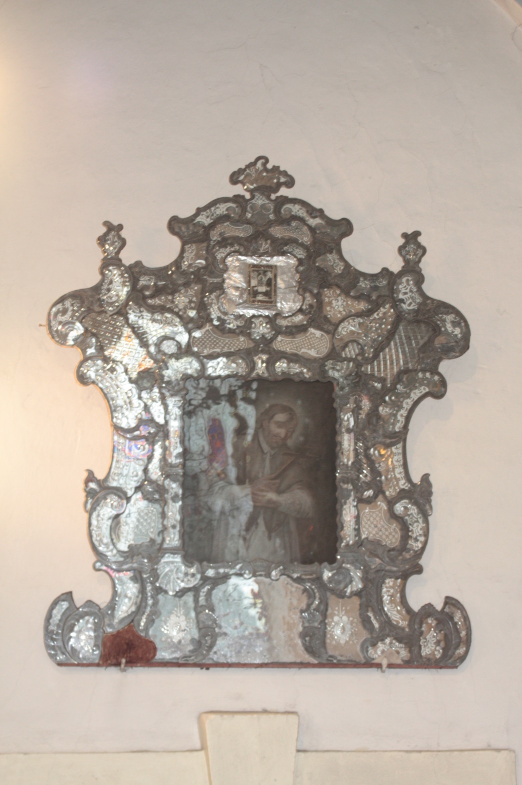 Lustro wraz z obrazem Św. Jan Nepomucen z kościoła pod wezwaniem Narodzenia Najświętszej Marii Panny w Wichrwie
